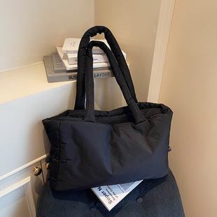 日本品质简约尼龙帆布托特包包女2026秋季新款潮大容量休闲轻便单