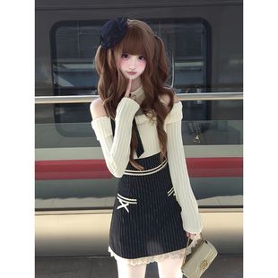 心动华尔兹 冬季新款甜美可爱清楚系露肩条纹连衣裙