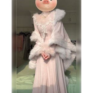 雪绒莓莓大码千金风粉色蕾丝花边针织连衣裙女秋冬毛领斗篷外套