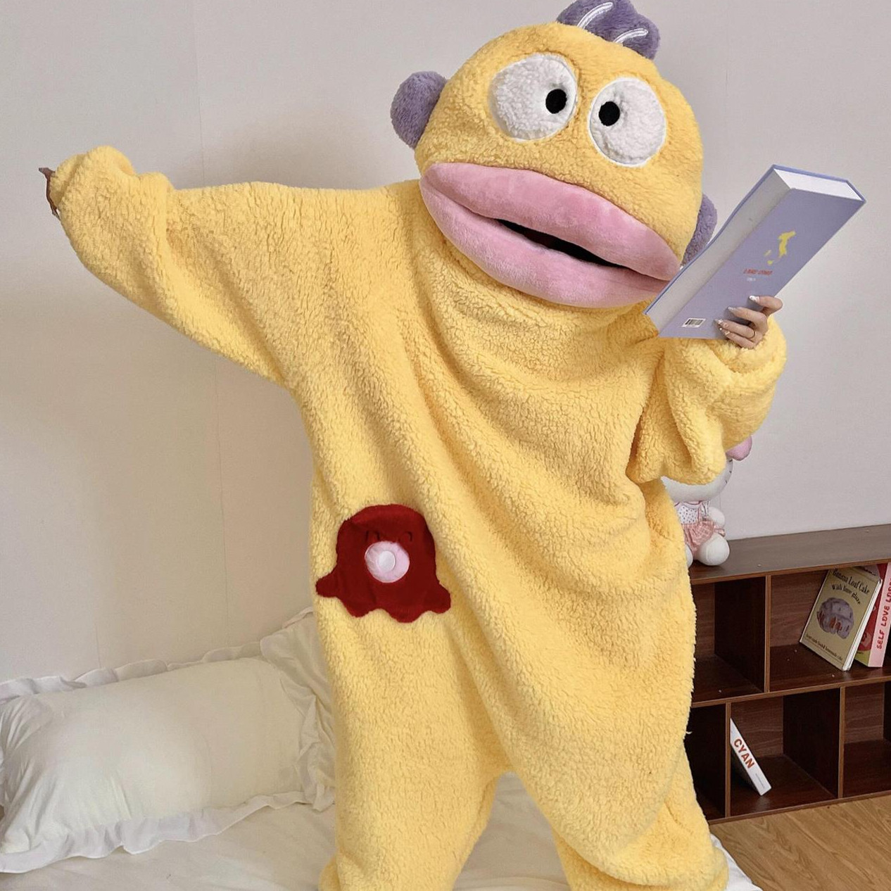 丑鱼睡衣丑鱼连体睡衣女秋冬季2025新款珊瑚绒加绒加厚搞怪情侣保