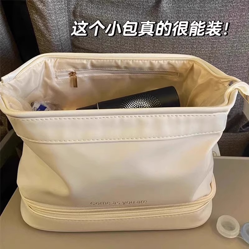 日本大容量便携式化妆包女2024新