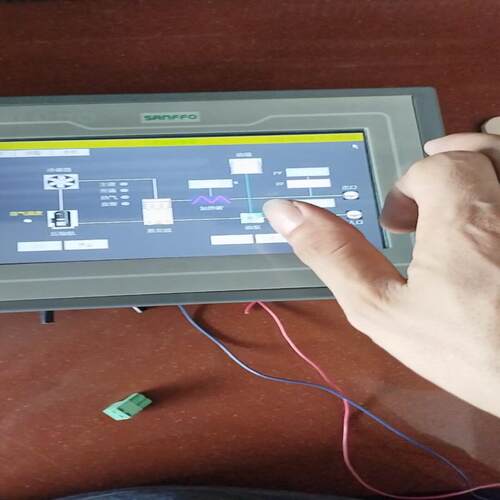议价AT4070S-212BXI触摸屏控制器，通电如图可维修