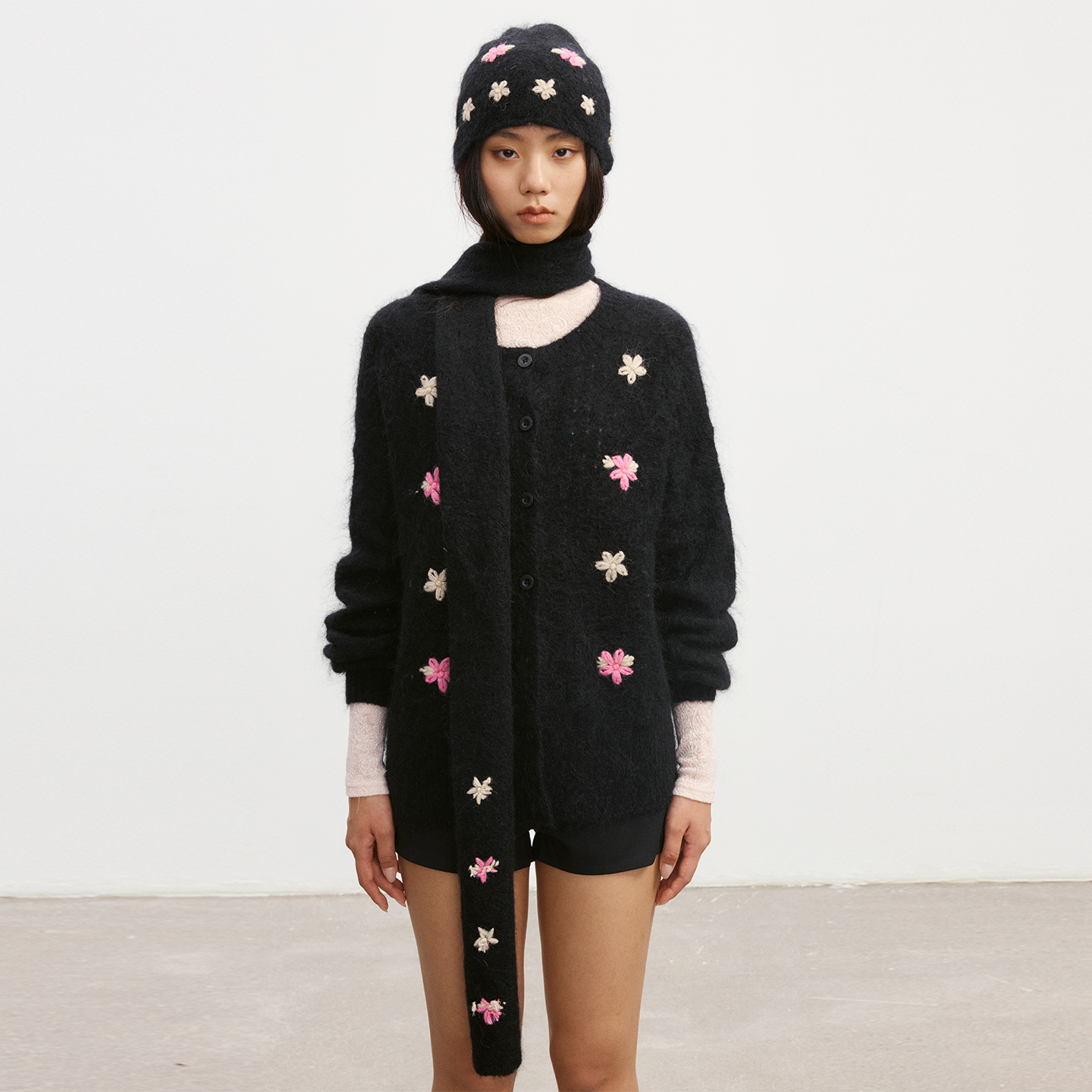 Howwell 25AW 白鹿同款点点花毛绒围巾 波点提花柔软保暖长款围巾