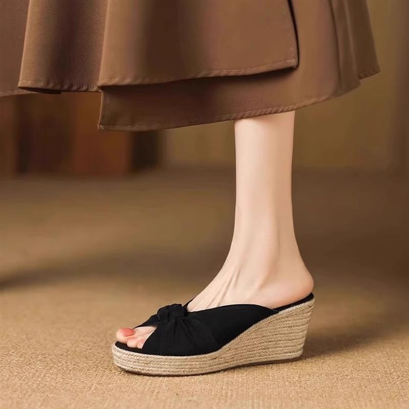 真皮蝴蝶结黑色鱼嘴凉鞋女2025年夏季新款厚底百搭坡跟草编高跟鞋