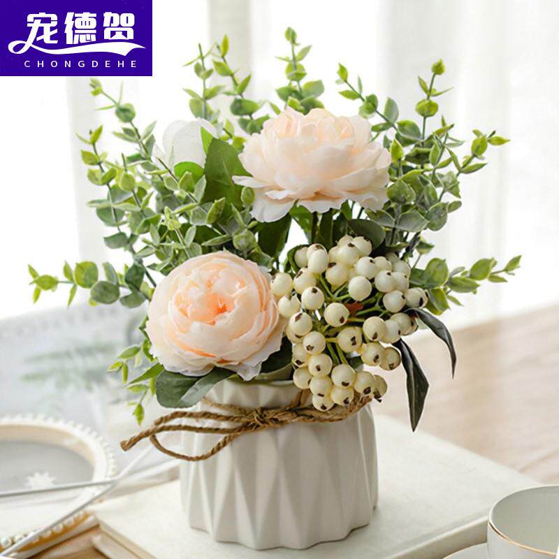 立式柜式放空调上的摆放的冰箱上放的装饰空调柜机上的摆花客厅