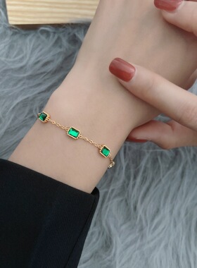 2022新款时尚潮流不掉色祖母绿钻手链女绿色锆石镶嵌清新钛钢手链