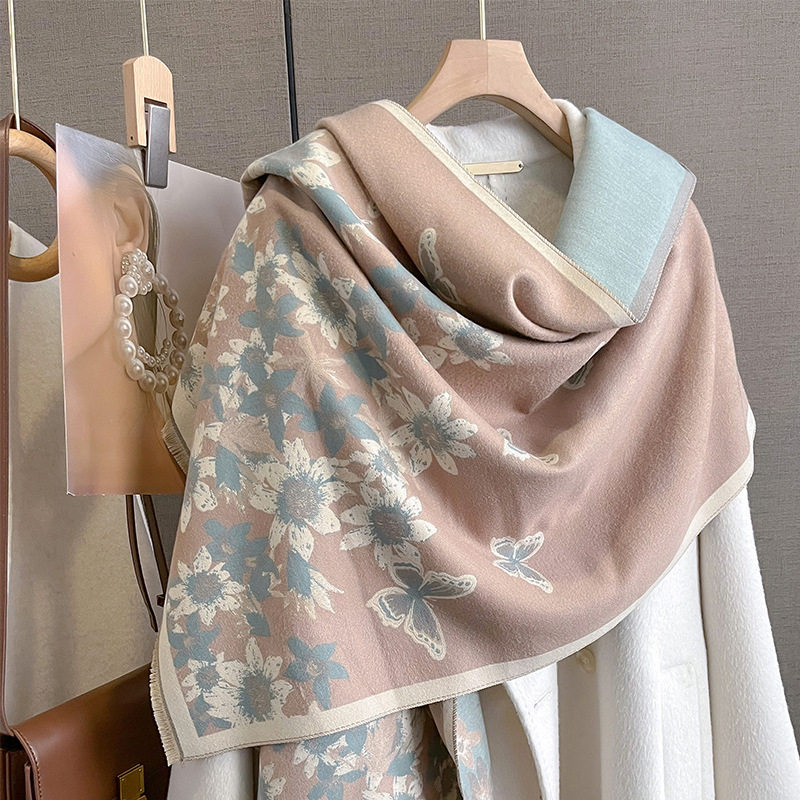 韩版时尚仿羊绒围巾女冬季加厚双面气质围脖两用披肩外搭礼盒装