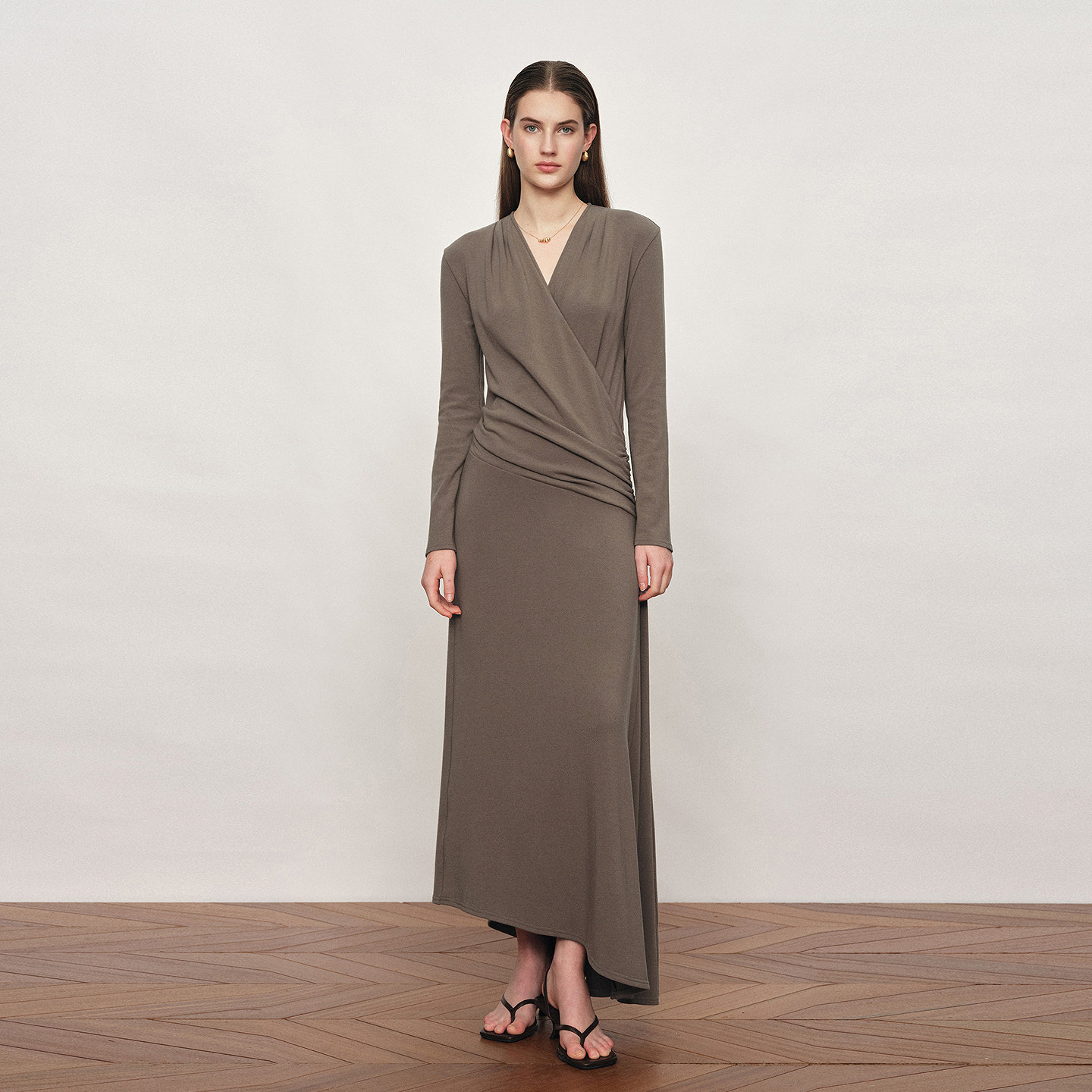 【本周新品】Fabrique 茶褐色弹力垂褶围裹式V领连衣裙,女装/女士精品,连衣裙,淘宝优惠券,粉丝福利购,淘宝优惠卷