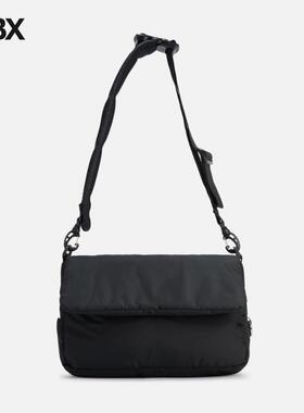 CLESSTE PADDED FLAP HOLIDAY BAG 斜挎包HBX