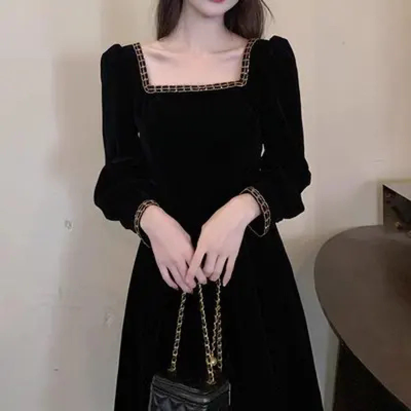 英国topwhit大码法式赫本风方领金丝绒连衣裙女春秋胖妹妹显瘦