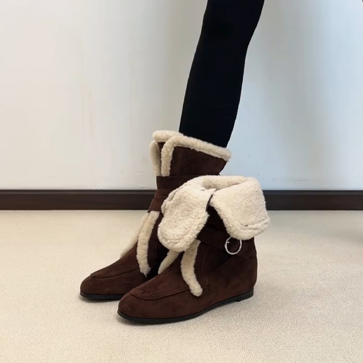 小众复古绒面皮带扣设计感雪地靴