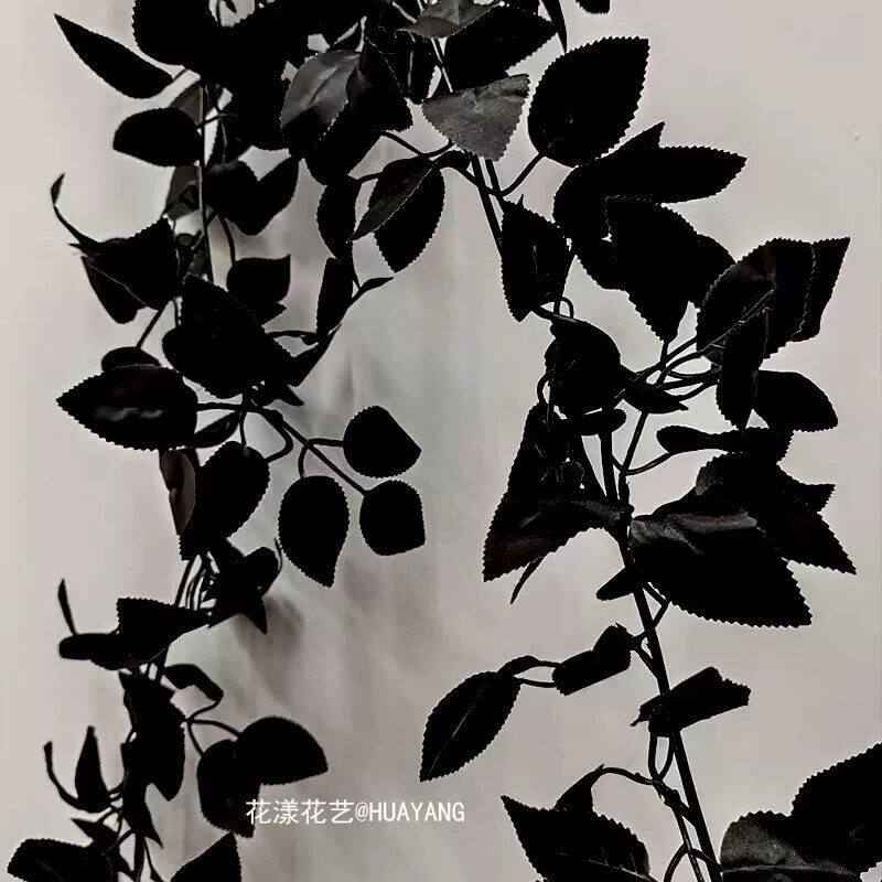 圣诞节仿真黑色玫瑰叶藤条装饰品暗黑玫瑰叶子居家布景假花藤蔓