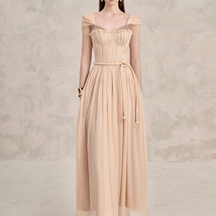 LINH PHUNG越南小众品牌BELLADONNA系列半心领褶皱袖修身A字裙子