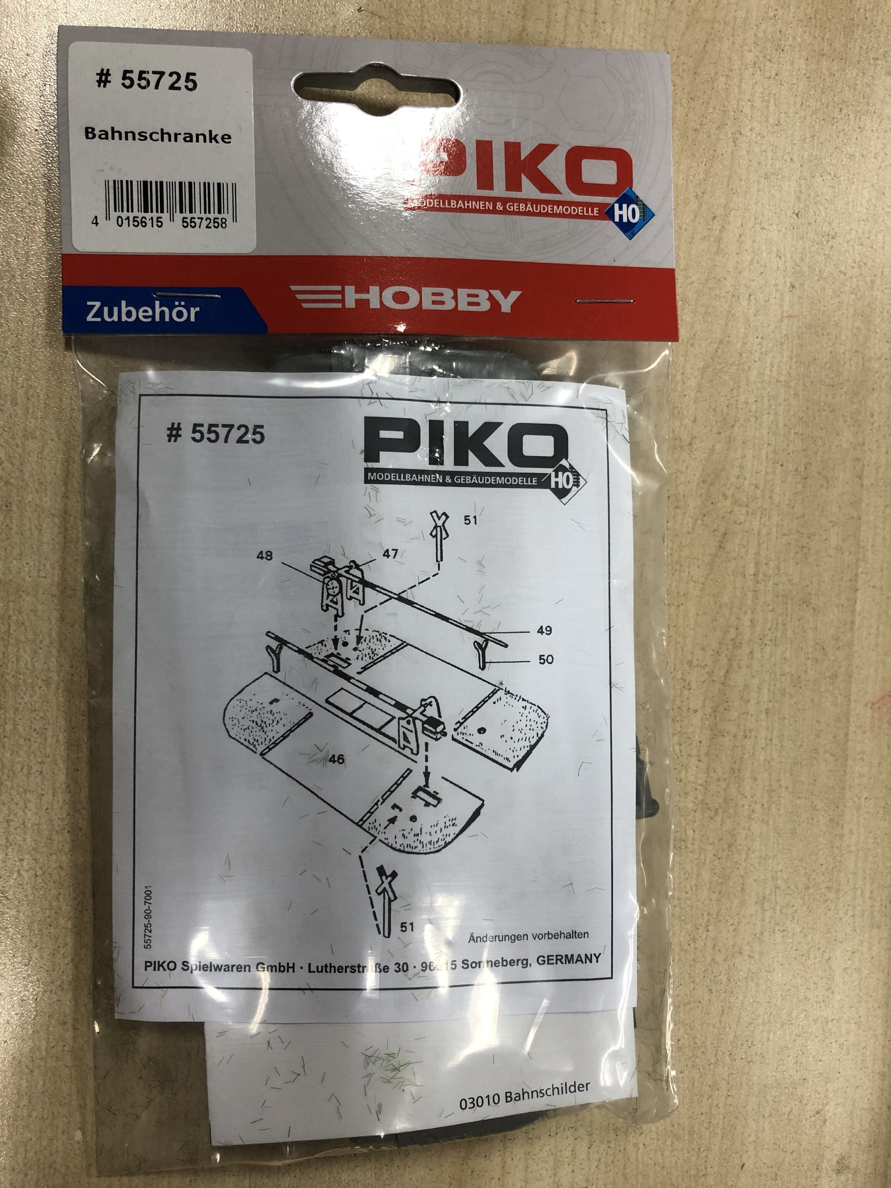 1 set PIKO 55725 Rail Level Crossing Gate with Barriers HO - 实物图