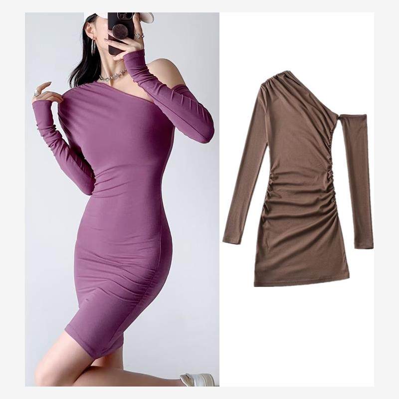 纯色侧边褶皱性感斜肩长袖连衣裙女短款春秋紧身显瘦单肩包臀裙潮