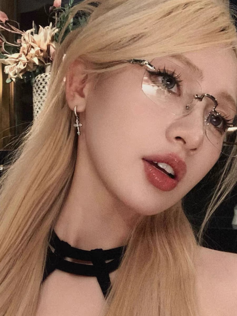 【辣妹主场】欧美风超闪十字架耳环女镶钻简约潮流嘻哈百搭耳夹