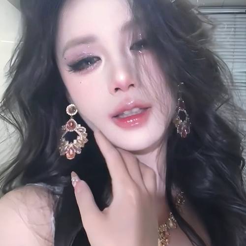 璀璨古早千金风爆闪水滴流苏耳钉