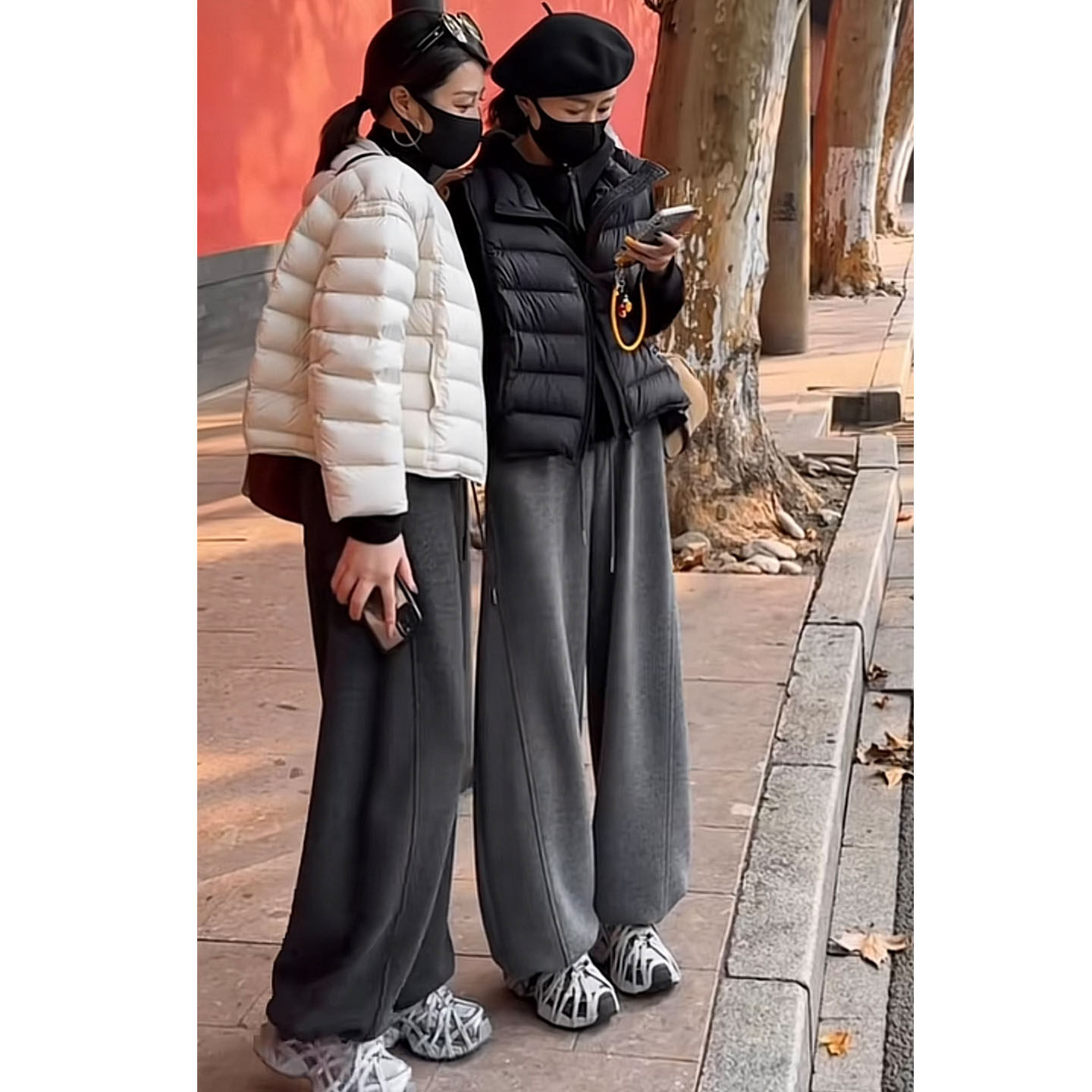 2025新款冬季弯刀卫裤女款加绒保暖显瘦纯色宽松爆款韩版阔腿裤子,女装/女士精品,卫裤,淘宝优惠券,粉丝福利购,淘宝优惠卷