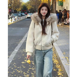 大毛领羊羔毛短外套女冬季加厚百搭洋气2025新款连帽韩版保暖上衣