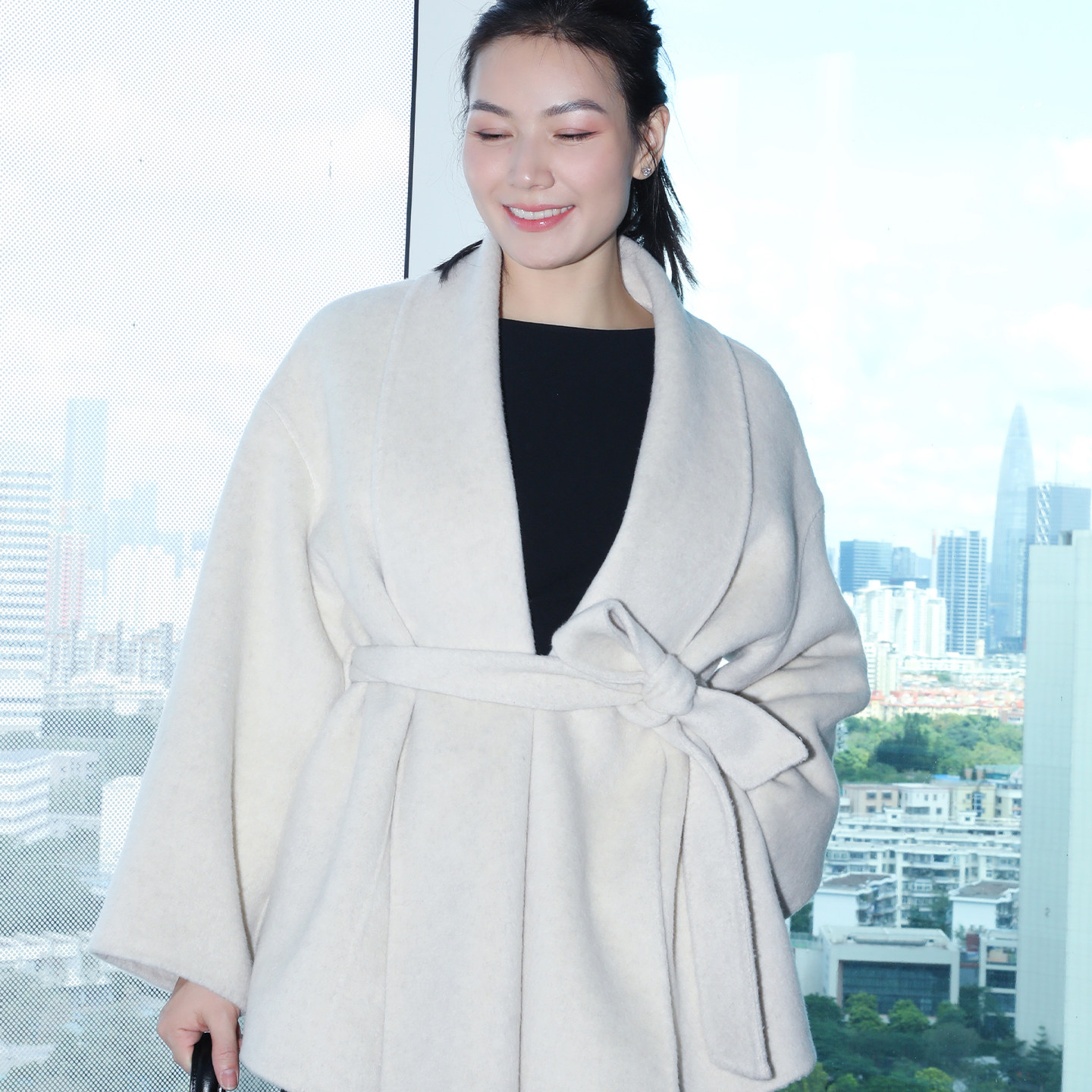 羊绒羊毛混纺缎面光泽奢品秋冬大廓型浴袍式女士大衣