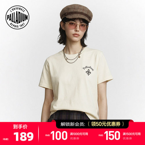 胸前和背面印有徽标和品牌历史文字