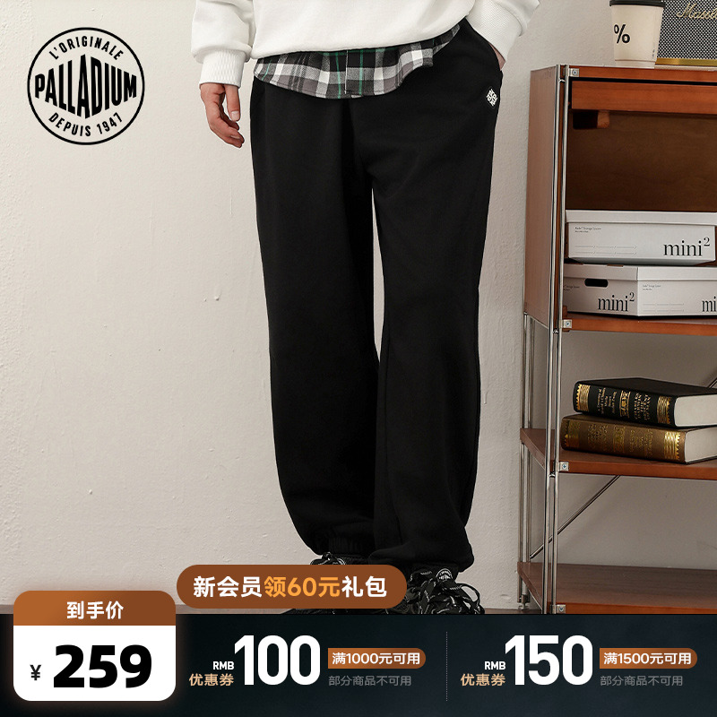 侧面和后面口袋设计，方便存放小物件