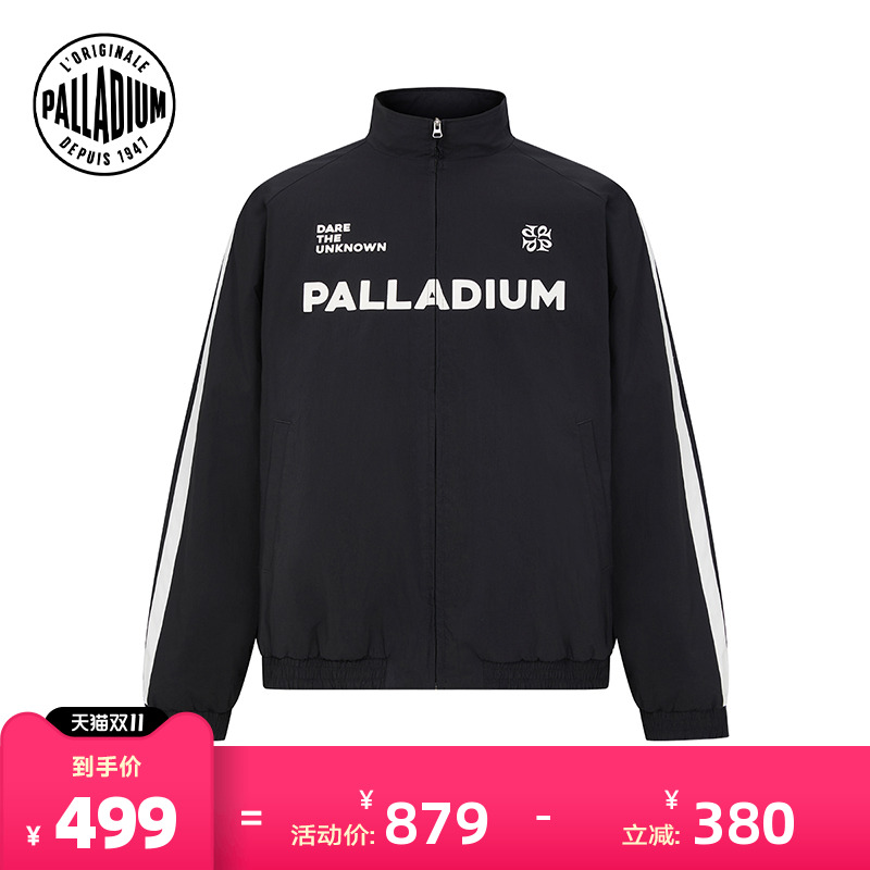 高领和手臂拼接色条纹，时尚动感