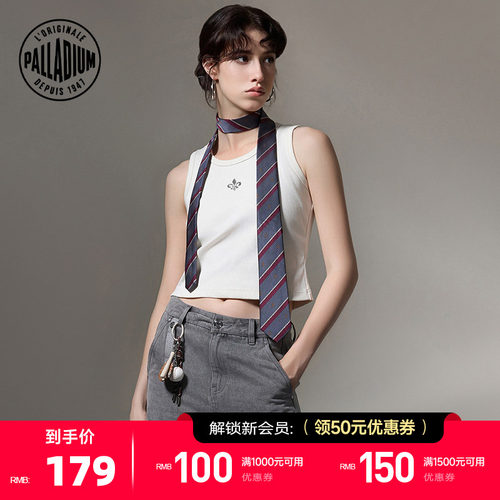 胸前图案增添精致感，时尚百搭