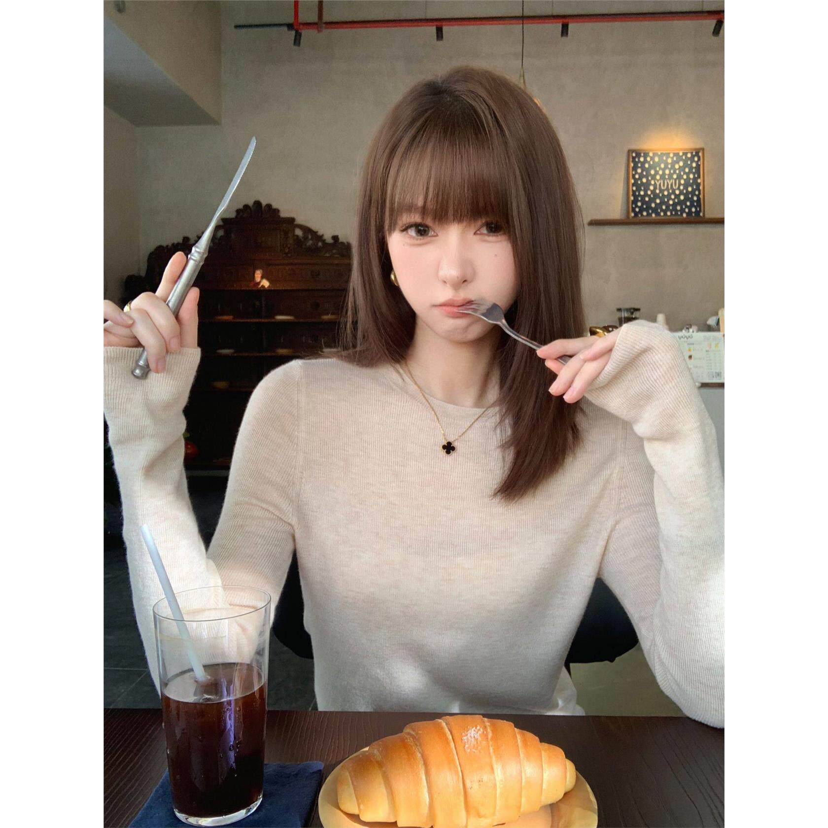 米色羊毛针织衫女上衣长袖秋冬款内搭打底衫圆领韩版穿搭毛衣修身