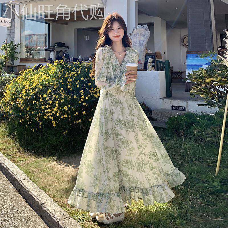 法式小清新绿色浪漫风碎花连衣裙女2026春季新款荷叶边V领连衣裙