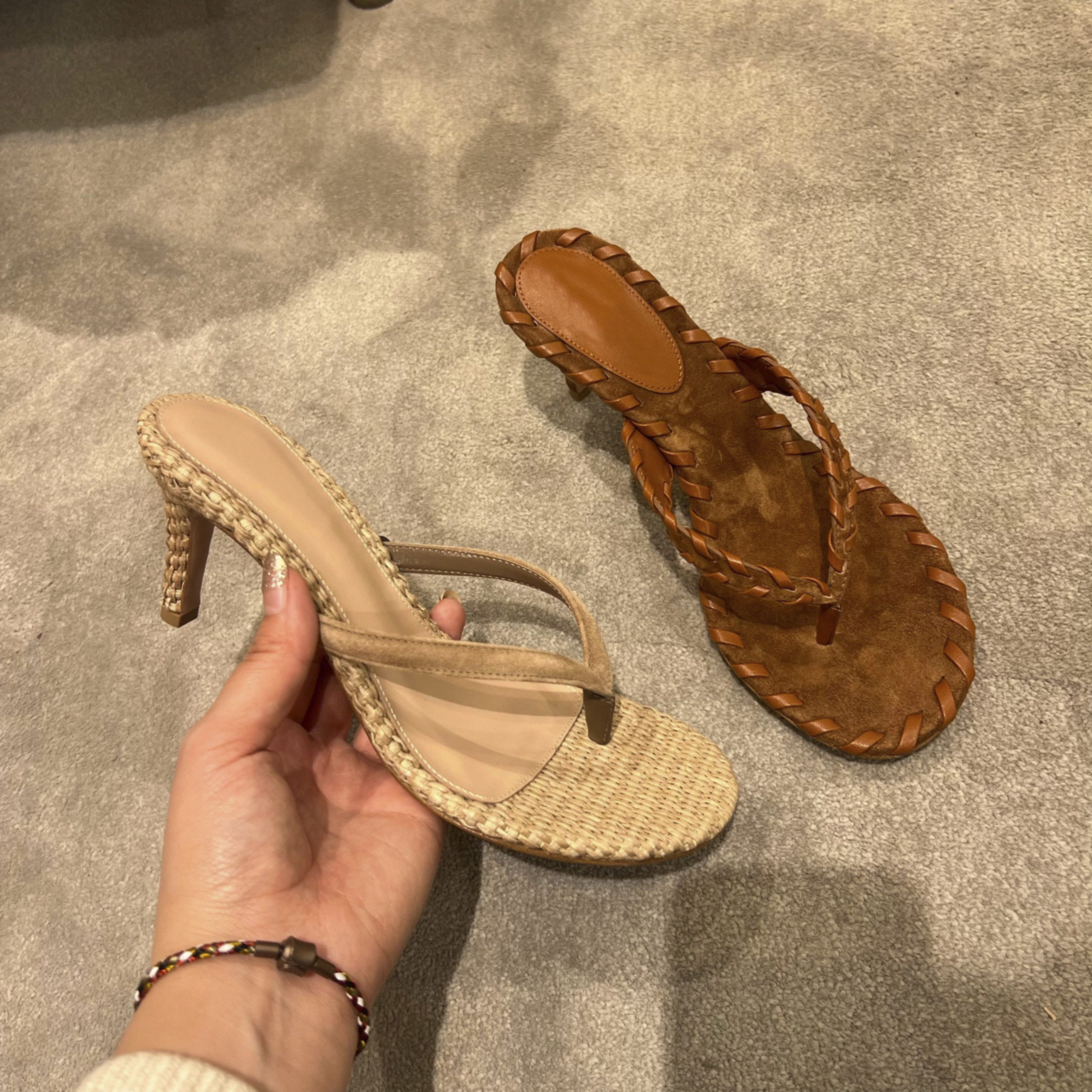 度假露趾显白棕色夹趾高跟凉拖鞋
