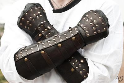 欧美中世纪蒸汽皮革盔甲战甲铆钉哥特式手臂盔甲护手套arm sleeve
