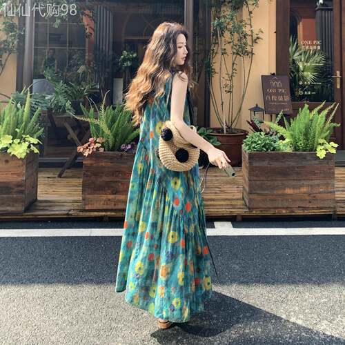 海边度假法式复古碎花无袖洋装女2026夏气质松弛感V领沙滩长裙