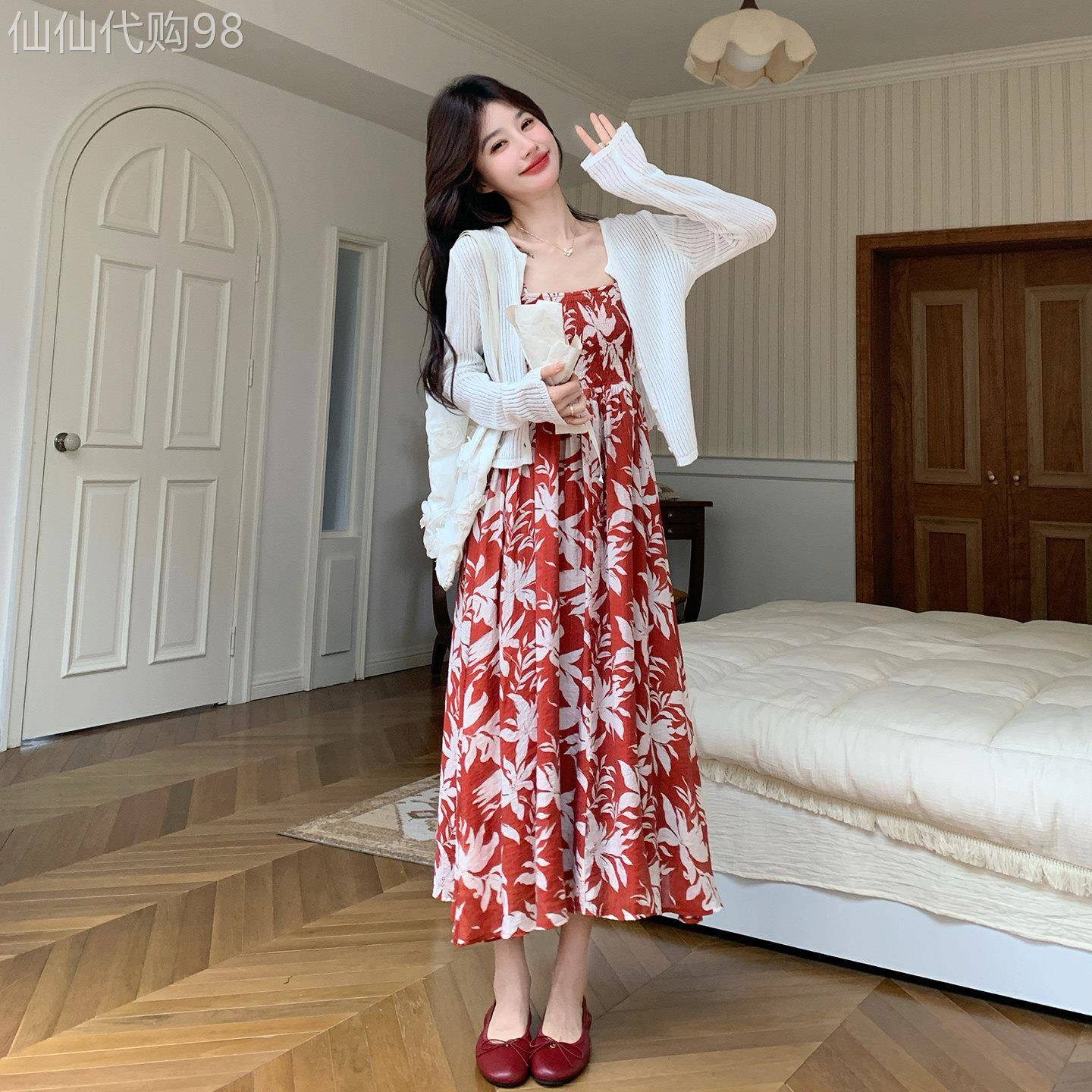 红色印花法式洋装女2026春季新款度假风防晒开衫吊带裙子两件套