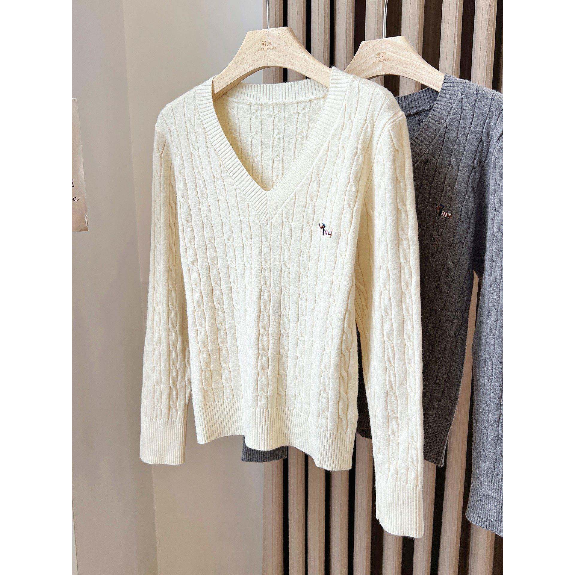 韩国杏色v领刺绣长袖针织衫女2025秋修身显瘦麻花内搭打底衫上衣