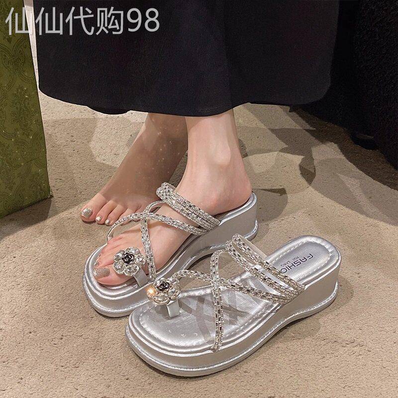 水钻银色凉拖鞋女2025新款夏季配裙子仙女风两穿夹趾厚底坡跟凉鞋