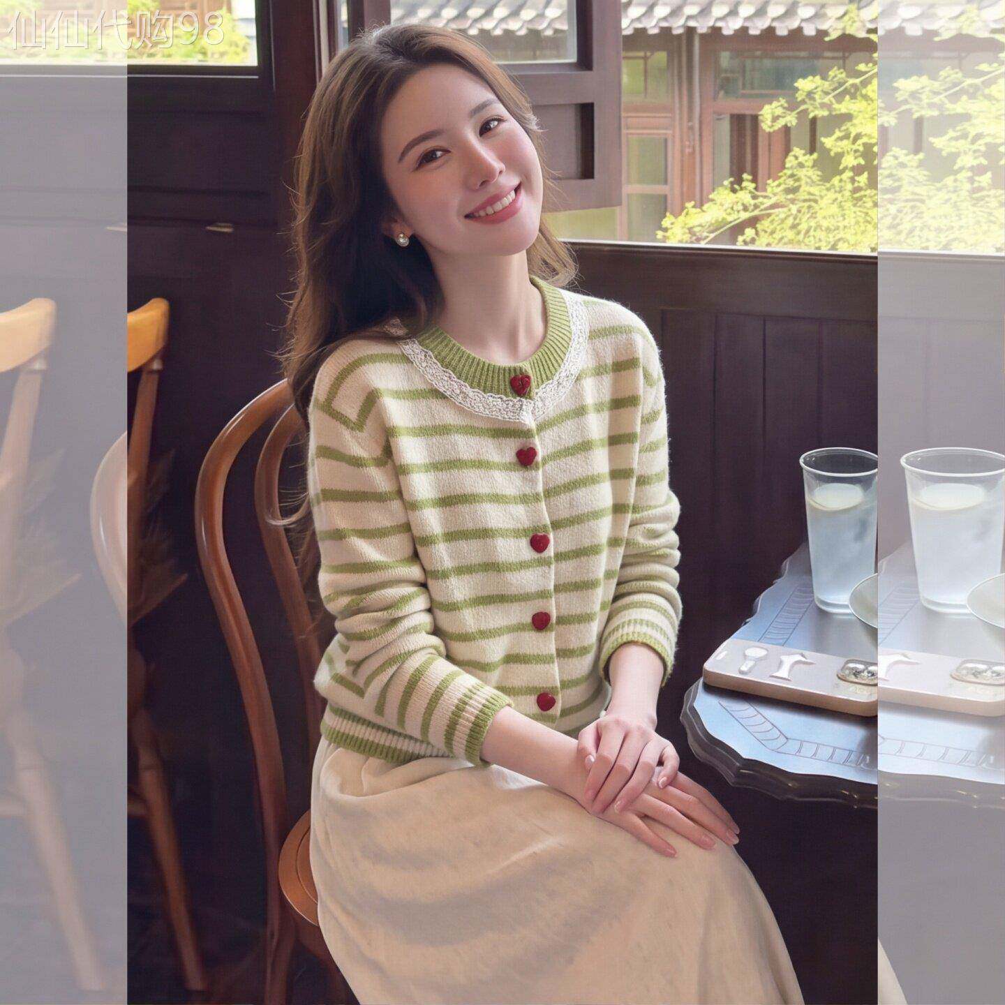 2026秋季款甜美风复古条纹蕾丝拼接针织开衫女百搭显瘦爱心扣毛衣