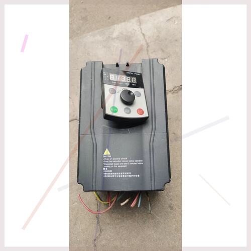 议价变频器CM530-A4T7R5PB 7.5KW 实物
