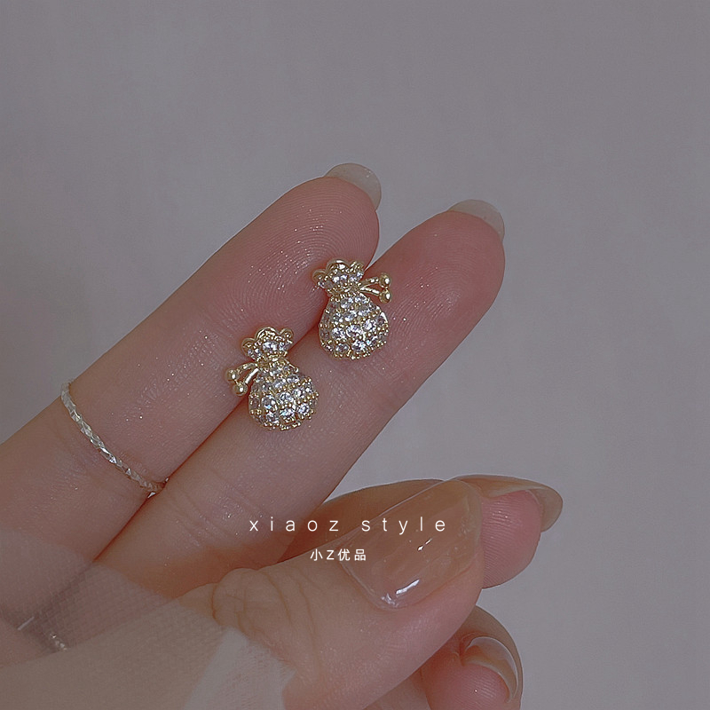 招财钱袋耳环气质个性时尚耳钉女2025新款高级感小众设计新年耳饰