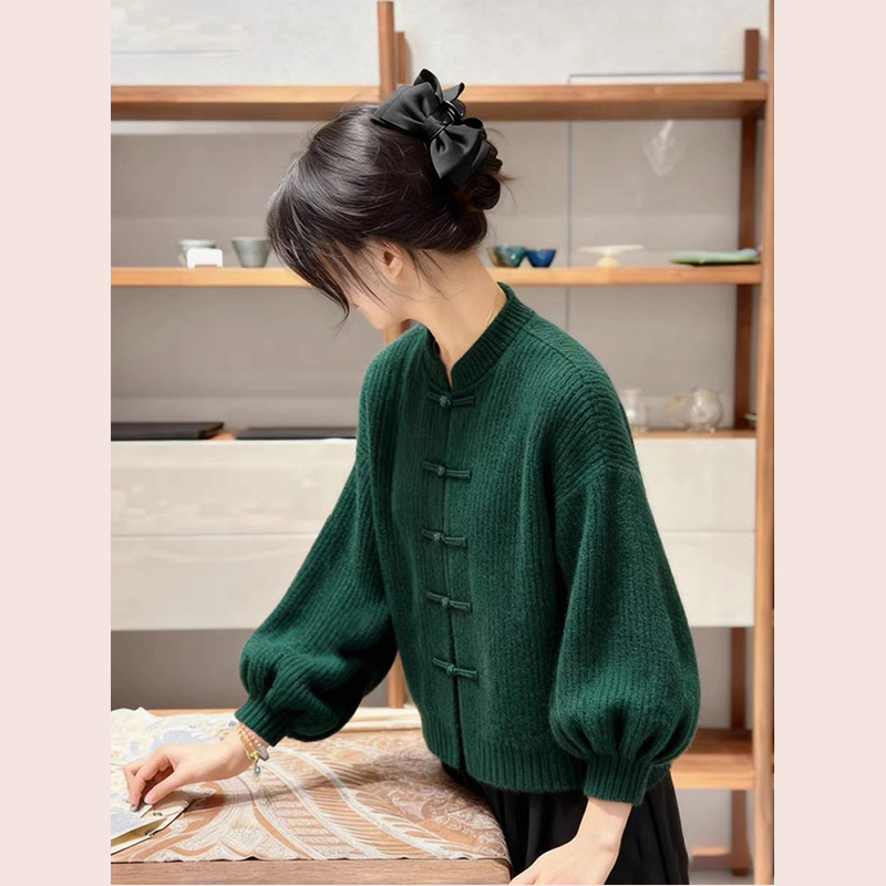 新中式国风墨绿色立领盘扣泡泡袖毛衣外套设计感气质针织衫2025冬