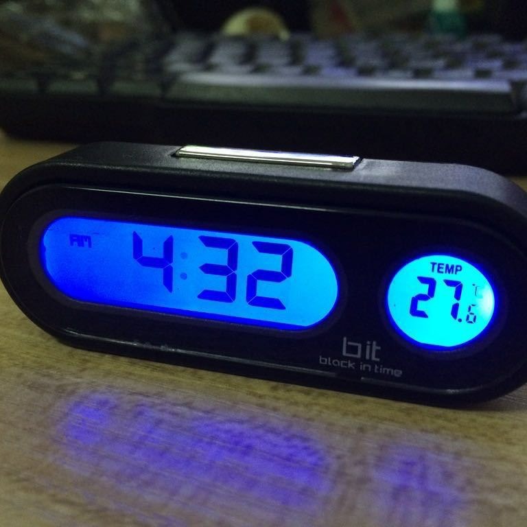 车载时钟温度计二合一夜光电子表汽车中控表钟车用高精度车K02