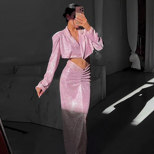 垫肩上衣褶皱包臀裙套装 Shoulder Pad Top Pleated Skirt Set