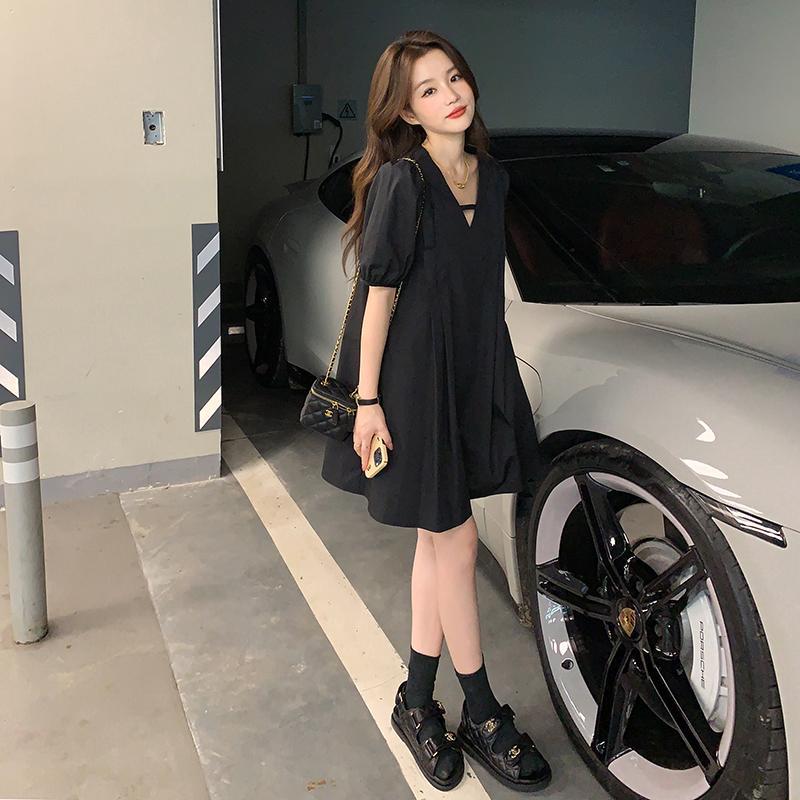 实拍赫本风黑色V领连衣裙女夏小个子简约设计感a字裙韩系娃娃裙子