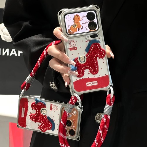 刺绣小马电镀挂绳壳适用苹果17promax手机壳新款高级iphone16Pro/15Pro/17外壳硅胶防摔带手绳好看手机套女款