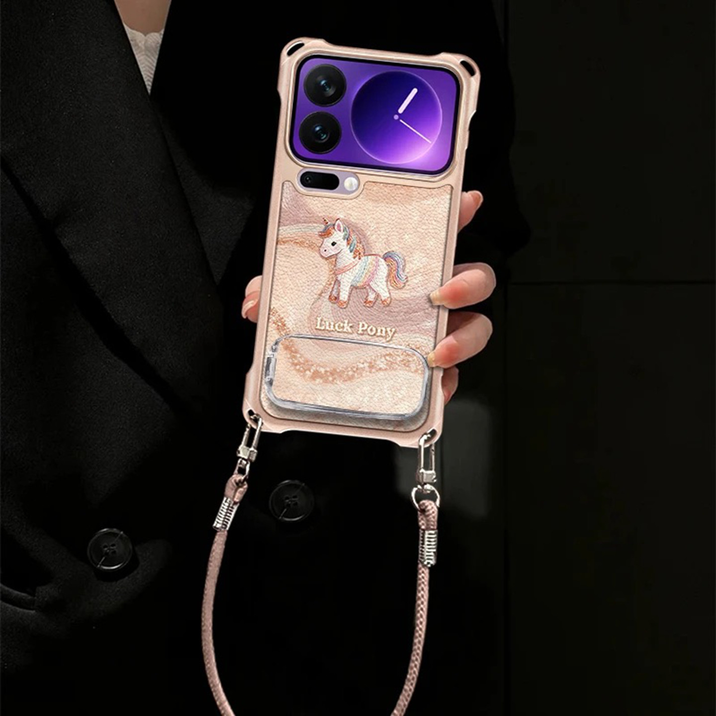 英文小马适用小米17promax手机壳新款超级好看四角挂绳皮纹小米17/15保护套可爱全包带手绳小米17pro外壳女款