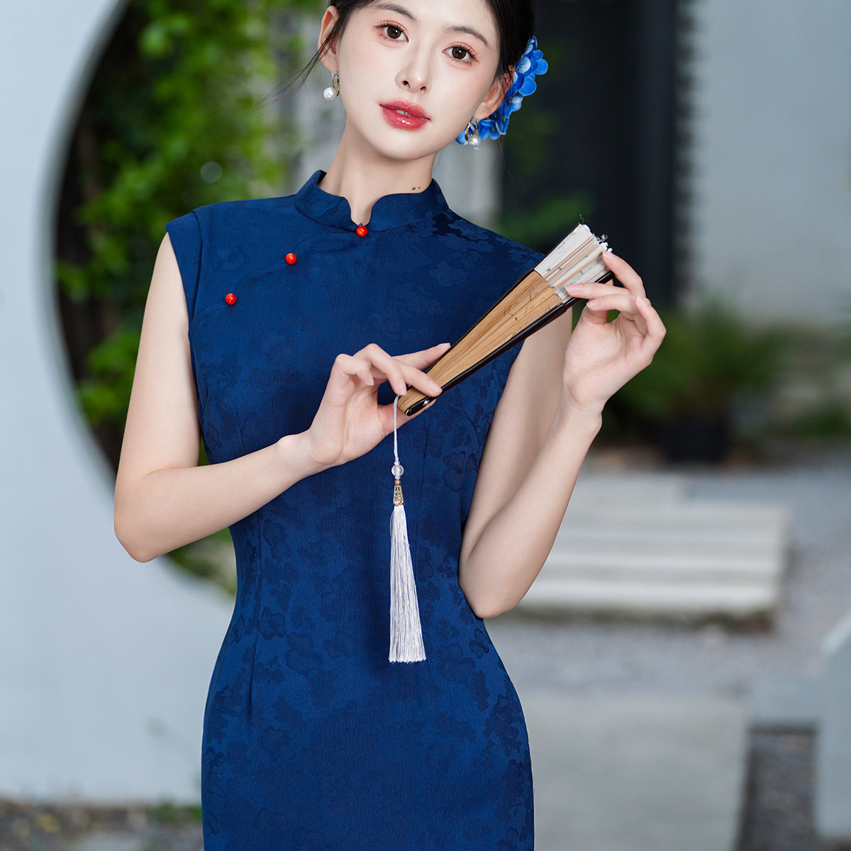 蓝色民国风旗袍改良年轻款女日常