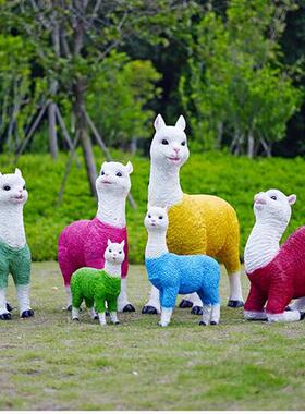 户外玻璃钢仿真羊驼雕塑庭院公园林地产景区大型网红动物落地摆件