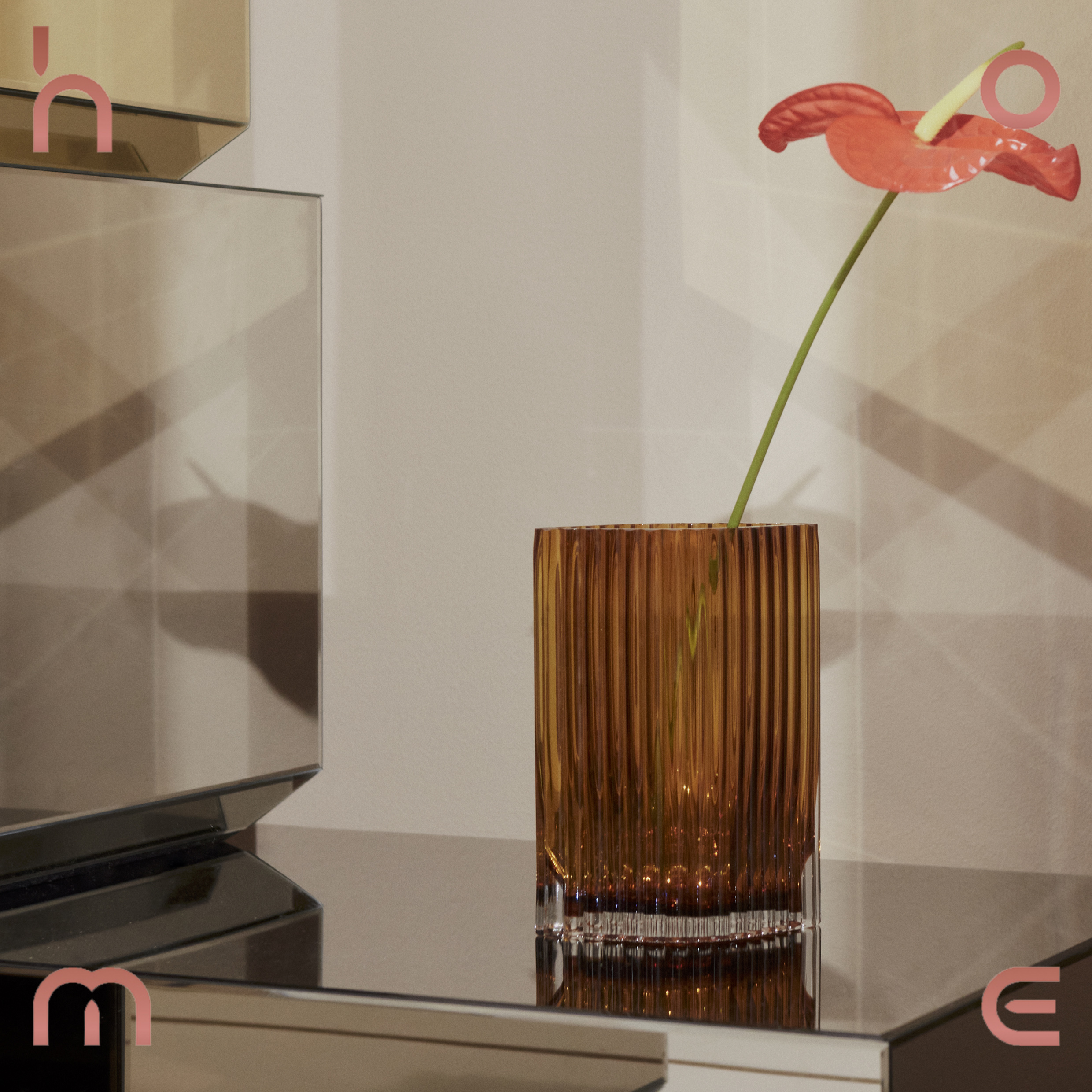 现货 丹麦aytm 新品folium简约线条玻璃反射感光花瓶居家花器摆件