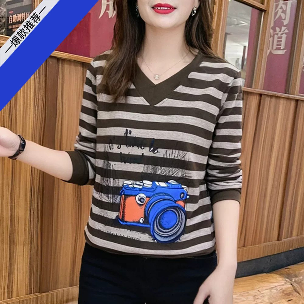 洋气减龄妈妈装V领条纹长袖T恤秋季2026新款宽松大码女装套头上衣