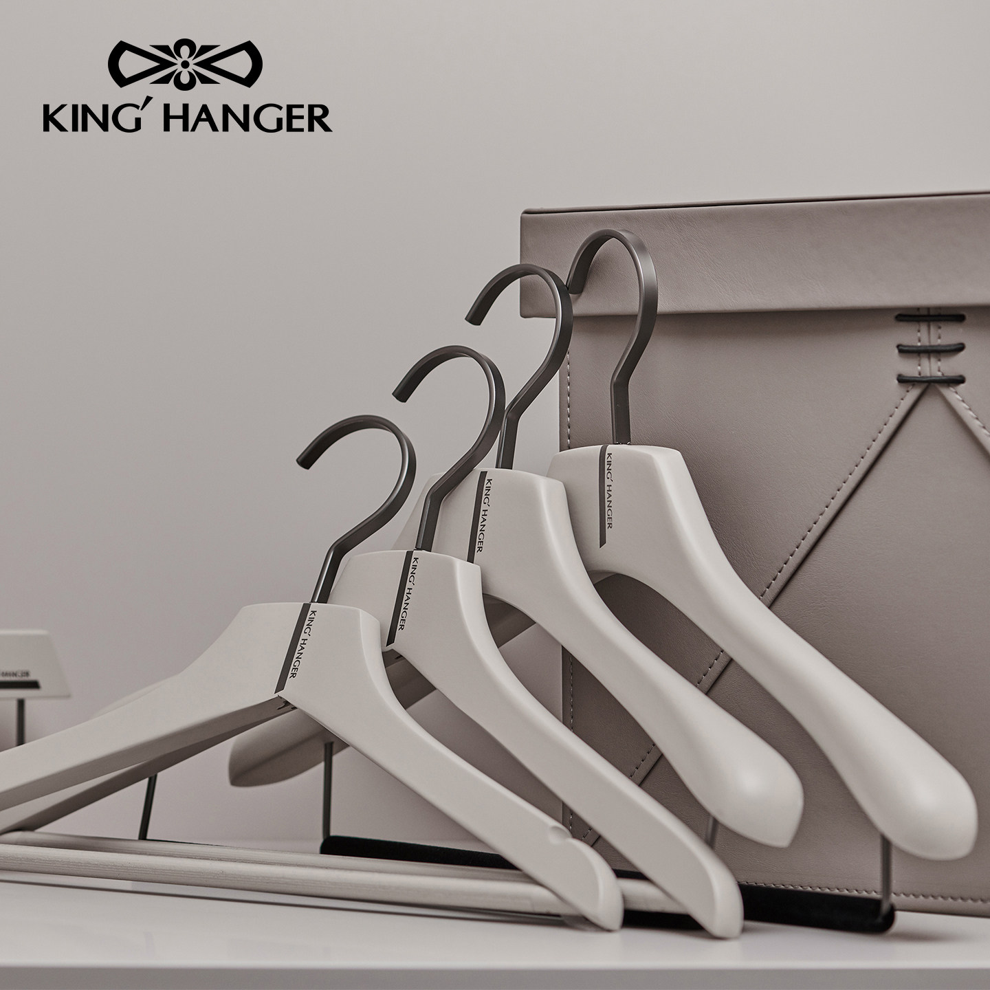 金领结高端实木衣架灰色高档大衣衣挂轻奢高级衣柜衣帽间白色衣撑
